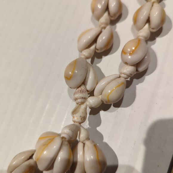 Vintage Cowrie Puka Shells Necklace Tropical Hawaii Beach Boho Hippie - Picture 6 of 7